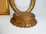 a picture of a gold plate with a picture frame in the background