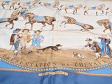 une photo d'une nappe sur laquelle figure une image représentant une course de chevaux