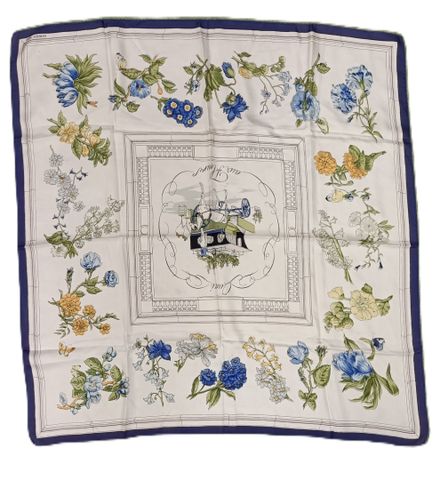 HERMES Paris. « Quai aux fleurs », carrée de soie sur fond crème.