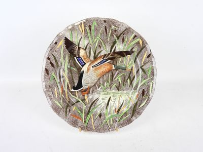 une assiette sur laquelle est représenté un canard