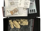 une boîte contenant une maquette de train