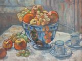 un tableau représentant une corbeille de fruits et une tasse posées sur une table