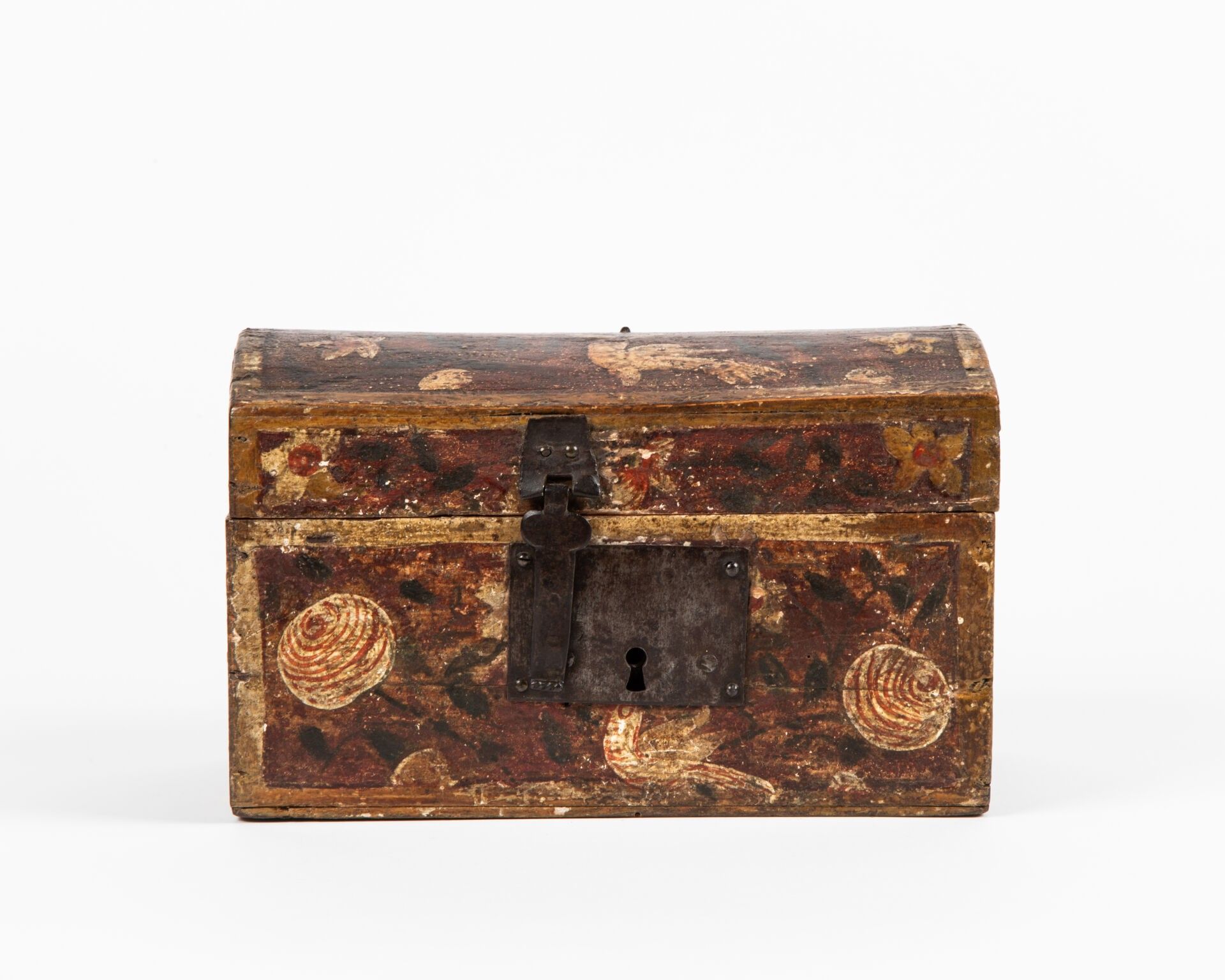Petit coffret de mariage en hêtre polychromé à décor d'oisea…