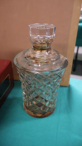 St Louis : carafe en cristal (pastille sous la talon)