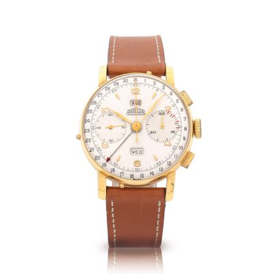 gros plan d'une montre sur une surface blanche avec un bracelet marron