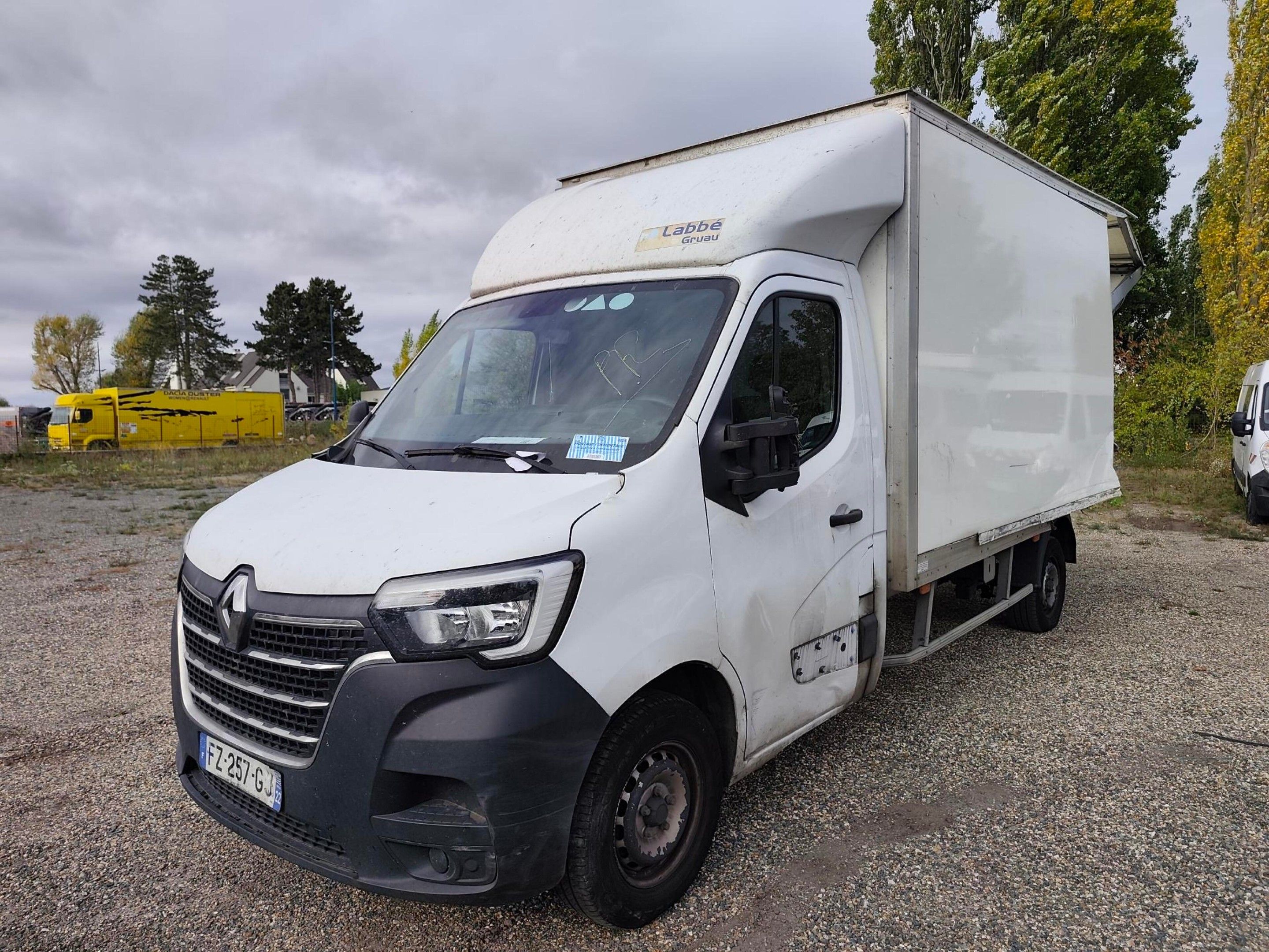 RENAULT MASTER CAISSE AVEC HAYON DCI 145 CH - Genre : CTTE -…