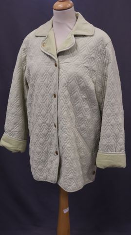 ESCADA SPORT – Veste beige matelassée, pressions signées. Taille ...