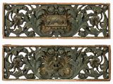 paire de plaques murales anciennes en fonte, ornées de lions et de fleurs
