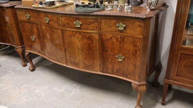 Enfilade de style Regency en acajou moucheté ouvrant à 4 portes 4...