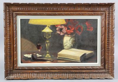 tableau représentant une lampe et un livre posés sur une table, à côté d'un verre de vin