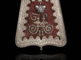 un sac à main ancien, argenté et rouge, orné d'une couronne