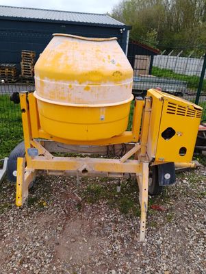 Bétonnière thermique tractable IMER SYNTESI S 350