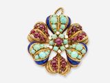 une image représentant une broche en or et émail ornée de pierres bleues, rouges et vertes
