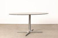 Table ovale à piétement à quatre branches en fonte d'alumini… (photo 4)