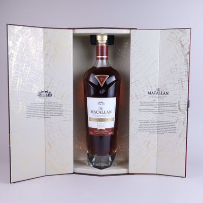 the macallar single malt scotch whisky in its box