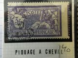 un vieux timbre représentant un homme à cheval