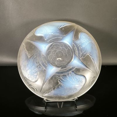 a glass plate with a design on it on a stand