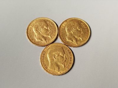 three gold sovereigns, one of which is a sovereign and the other of which is a sovereign