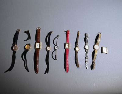 a lot of watches that are lined up on the wall