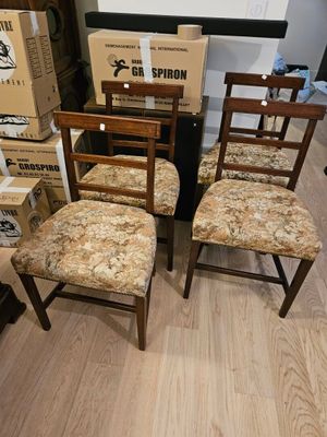 Quatre chaises anglaises en bois naturel