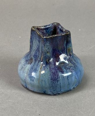 Max CLAUDET (1882-1970) Petit vase à panse écrasée et col de…