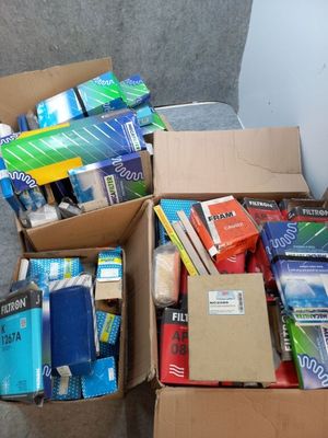 Réparti dans 3 cartons, important stock de filtres pour voit…