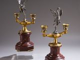 une paire de bougeoirs en argent et en or surmontés d'oiseaux