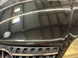 an image of a car that is shiny and shiny