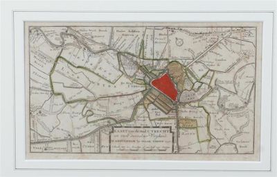 une vieille carte d'une ville avec un carré rouge en son centre