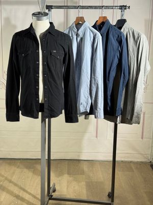 Lot comprenant quatre chemises homme, divers coloris.