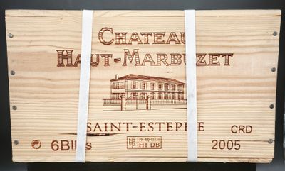 une caisse en bois contenant du vin