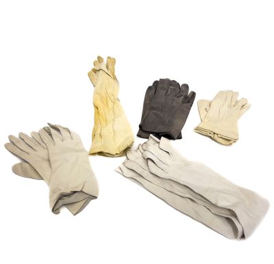 Lot de 5 paires de gants dont deux paires de gants longs, en…