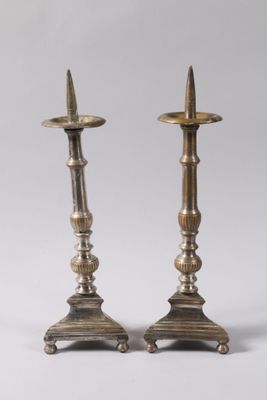 paire de chandeliers anciens en laiton