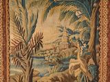 une image d'une tapisserie accrochée au mur d'une pièce