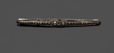 une image représentant une broche en forme de barre de diamant sur fond noir