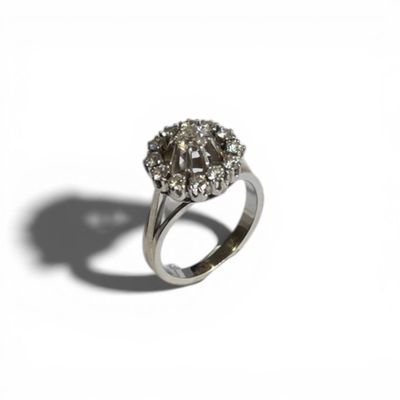 Bague marguerite en or gris 18K (750) et platine (850) serti…