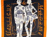 une écharpe orange et noire sur laquelle figurent un homme et une femme