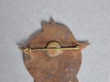 a small piece of metal that has a gold arrow on it