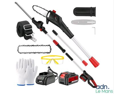 une photo d'un ensemble d'outils comprenant des chaînes, des chaînes, des gants, des gants, des gants, des gants, des gants, des gants, des gants, des gants, et