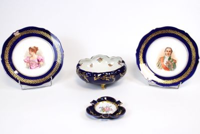 LIMOGES FRANCE Réunion de vaisselle en porcelaine comprenant…