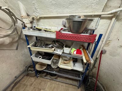 Lot d'ustensiles de cuisine, plats inox, faitouts, casseroles (avec l' - Photo 1