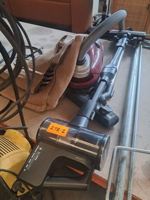 a vacuum that is sitting on the floor next to a bag