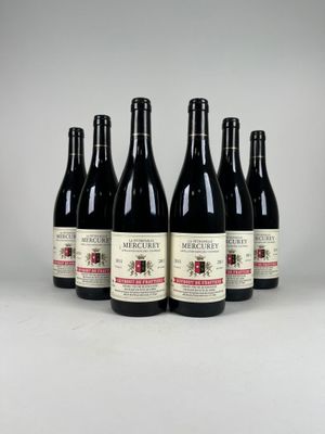 six bouteilles de vin sont alignées dans une rangée