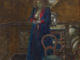 une image représentant un tableau où l'on voit une femme en robe bleue debout dans une pièce