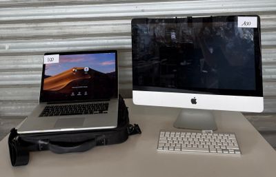 un ordinateur portable et un ordinateur de bureau posés sur un bureau