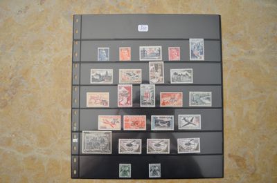 une image représentant une photo d'une collection de timbres accrochée au mur