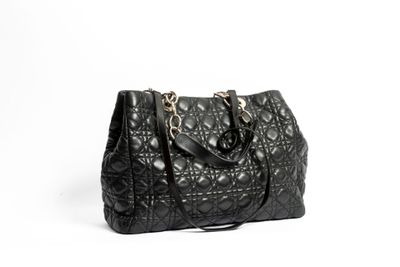 CHRISTIAN DIOR Sac soft shopping en agneau matelassé noir do… - Photo 1