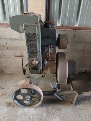 a machine that is sitting on the floor in a building