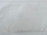 dessin représentant une peinture abstraite blanche sur une feuille de papier