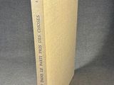 la couverture d'un livre sur laquelle se trouve un marque-page